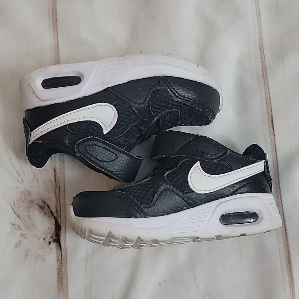 Nike Air Black and White Swoosh size 5C Children's Toddler Baby Easy On Velcro